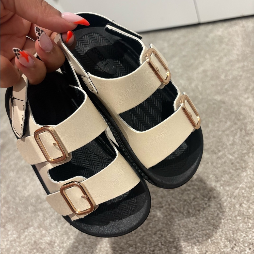 SHEIN Cream Strappy Sandals with Gold Buckles - Kids